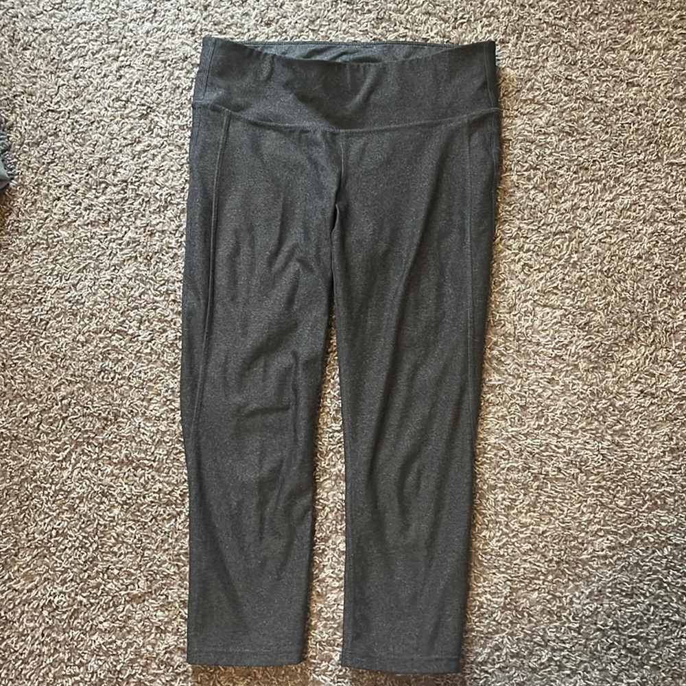 Grey crop leggings